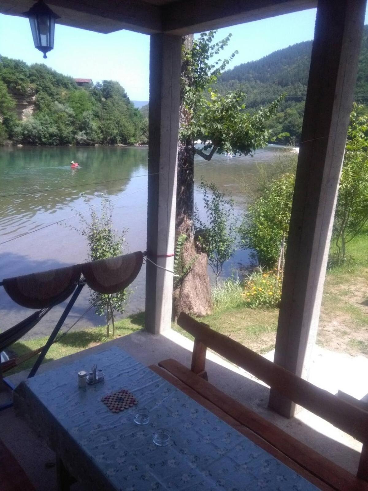 Vikendica Pored Drine Foca Handici Exteriér fotografie